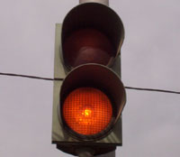 Paso a nivel: luces rojas alternas